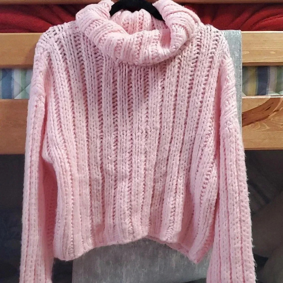 Cuddly soft pink crop sweater - Picture 1 of 8